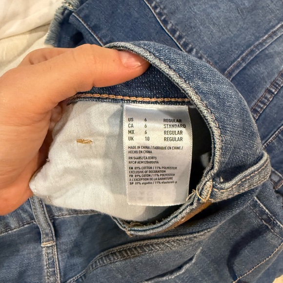 American Eagle Ripped Midrise Jeans - 6 - Picture 4 of 4